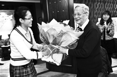 �������¾���(b��o)���c���k�����й�����108�q�A�Q��Մ��(hu��)�ھ��e�k����λ֪���W(xu��)�߅��������������w��rδ�ܵ���(ch��ng)����Մ��(hu��)�Y(ji��)���󣬬F(xi��n)��(ch��ng)�����ˆT�����й�����֮���ܕ�ƽ�I(xi��n)������(sh��)��(x��)�� ����� �z