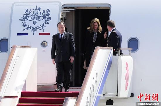 4��25������9�r(sh��)50�֣�����(gu��)���y(t��ng)�������ߡ��W�ʵ³ˌ��C(j��)���_(d��)�����׶���(gu��)�H�C(j��)��(ch��ng)���_ʼ��(du��)�Ї�(gu��)�M(j��n)�Ї�(gu��)���L����������l(f��) ��� �z