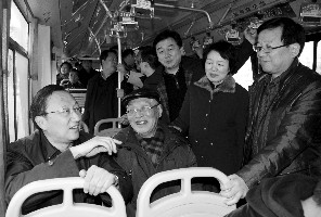 ��������܇���c���񡢳�ί��(hu��)ί�T���� ͨӍ�T ����ѩ �z