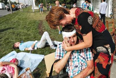 7��15�գ�һ���DŮ����һλ��Ó܉�¹����^���܂���������