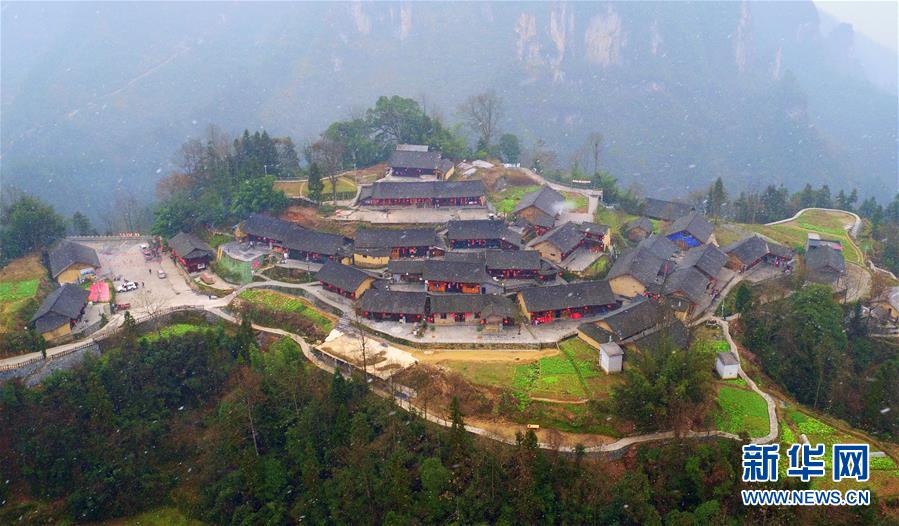 �����Aȫý�^�l��ʮ�Ŵ��؄e������D�Ļ��ӣ���5���^���V��������x�F(xi��n)���������̵ĉ���ƪ�¡�����ʮ�Ŵ��濴�r���Ї���ɫ������x�l(f��)չ��(zh��n)�԰���