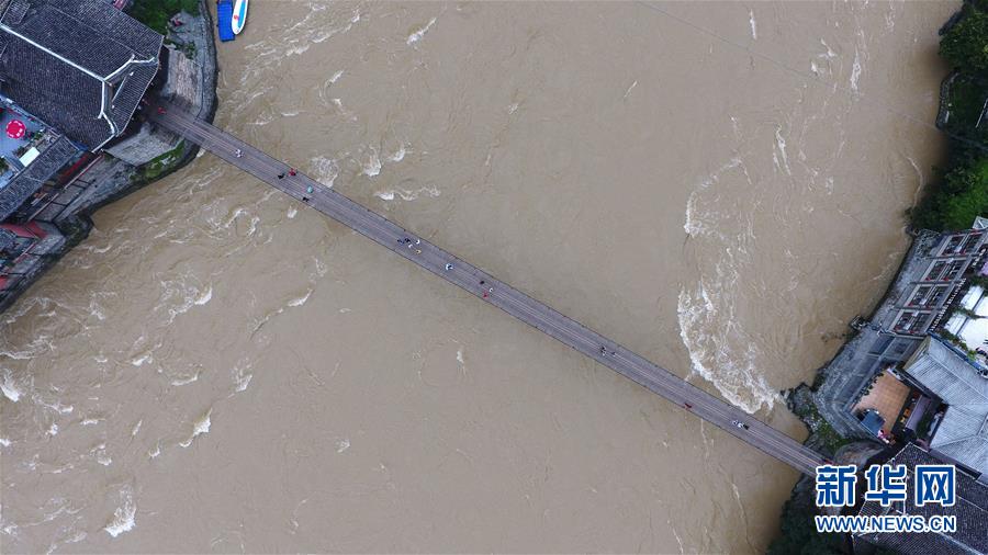 �����Aȫý�^�l������70�ꡤ�^���r(sh��)������ӛ�������L(zh��ng)��·����8����ɺ����f���E��������t܊�L(zh��ng)���Ą������