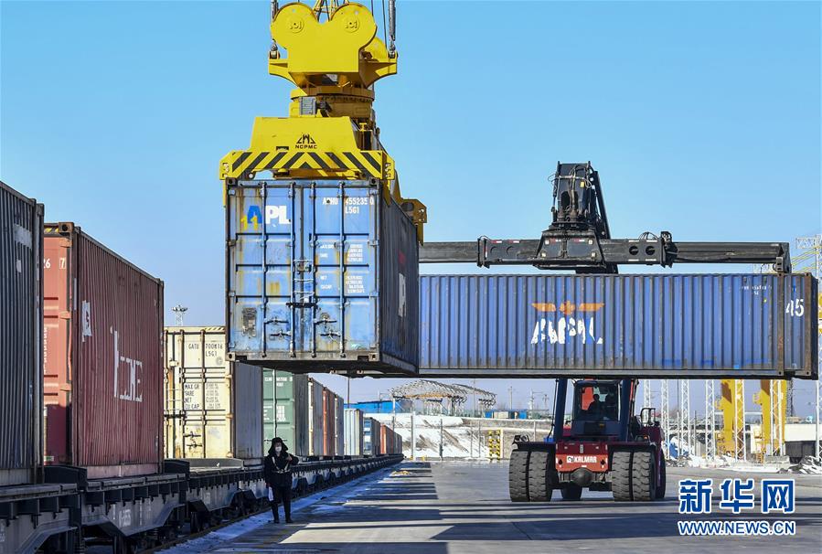 �����Aȫý�^�l���D�Ļ��ӣ���14��������ɽ�ϱ����V���l(f��)չ��ƪ��������(x��)��ƽͬ־����ĵ��h�����P(gu��n)���½������o(j��)��